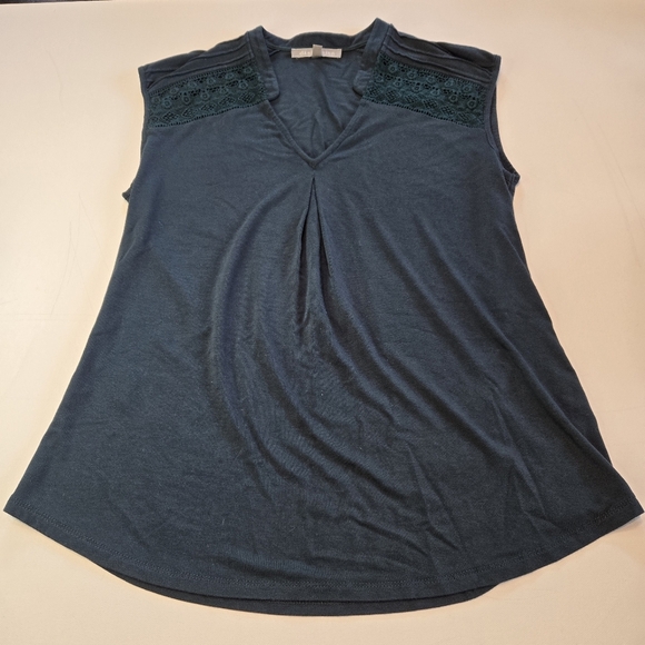 Daniel‎ Rainn Emerald Green Top With Crochet Chest Detail - Picture 1 of 7